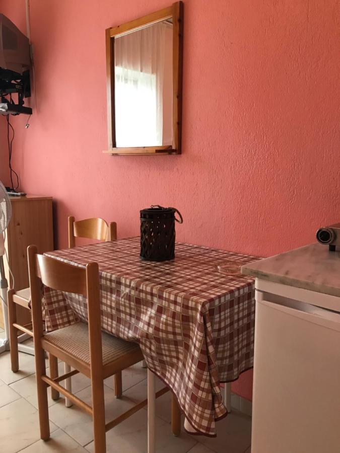 Rena Apartments Аспровалта Екстериор снимка