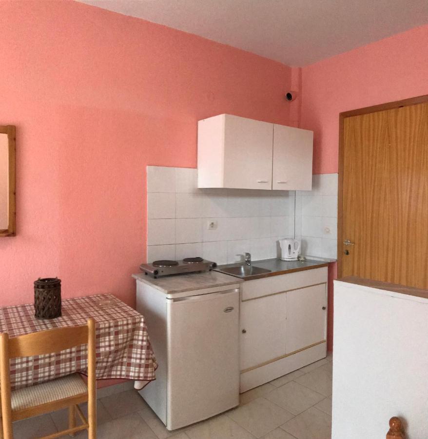 Rena Apartments Аспровалта Екстериор снимка