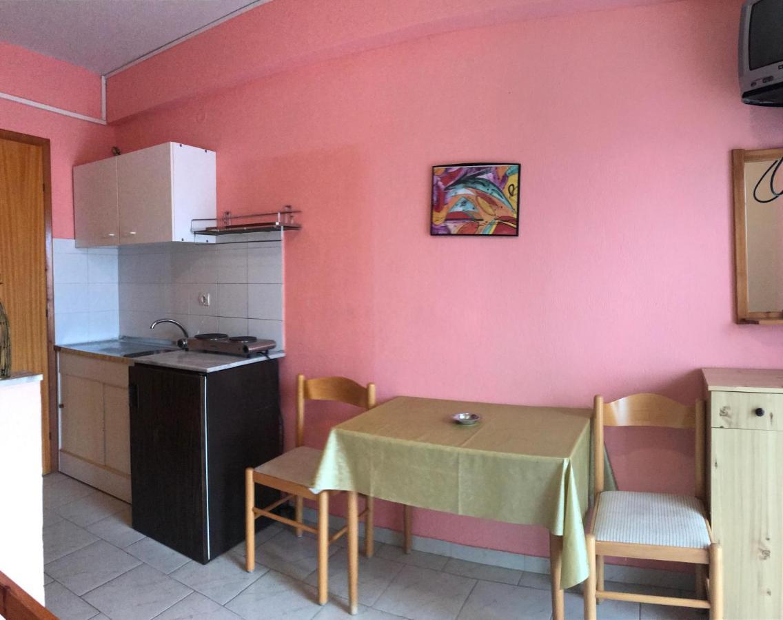 Rena Apartments Аспровалта Екстериор снимка