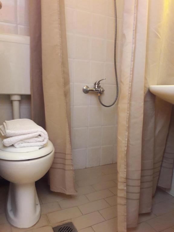 Rena Apartments Аспровалта Екстериор снимка