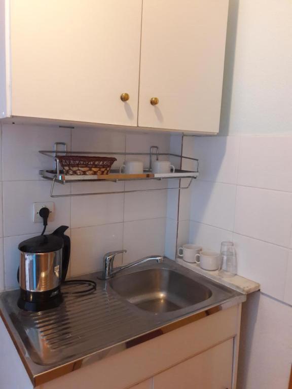 Rena Apartments Аспровалта Екстериор снимка